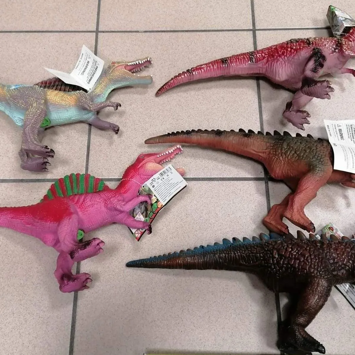 Mini figurki dinozaurów - 6 szt w opakowaniu