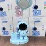 Lampka nocna LED astronauta z przybornikiem USB, 6 szt.