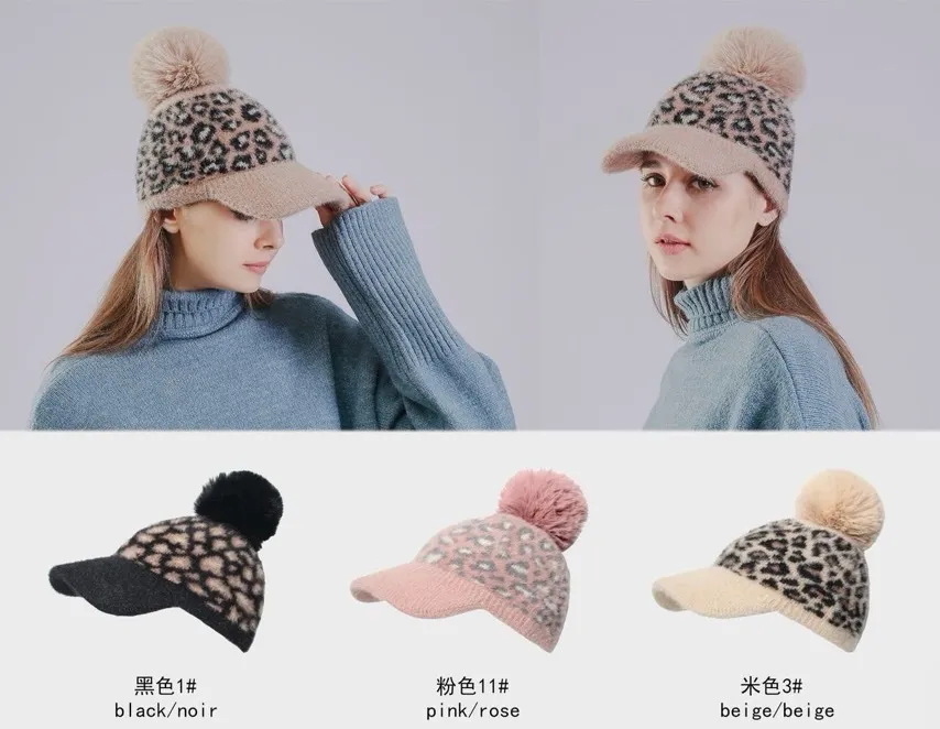 Czapka damska z pomponem i daszkiem wzór leopard 3 kolory