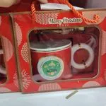 Kubek świąteczny Merry Christmas z uchwytem w zestawie