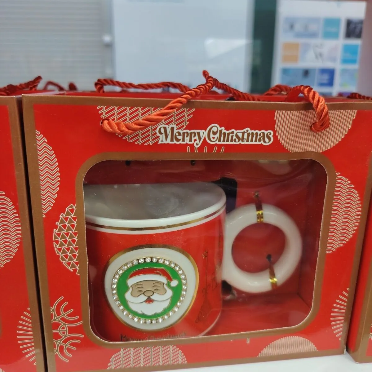 Kubek świąteczny z uszkiem Santa Claus w zestawie