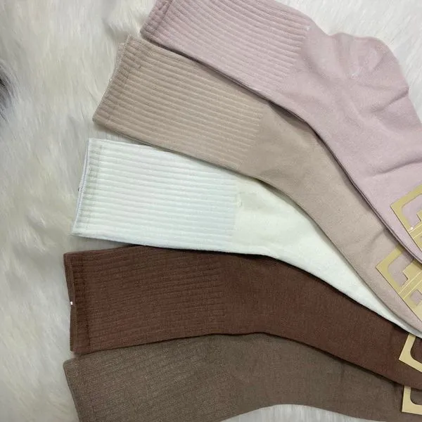 Skarpetki damskie prążkowane z ozdobą GB beżowe/różowe/brązowe