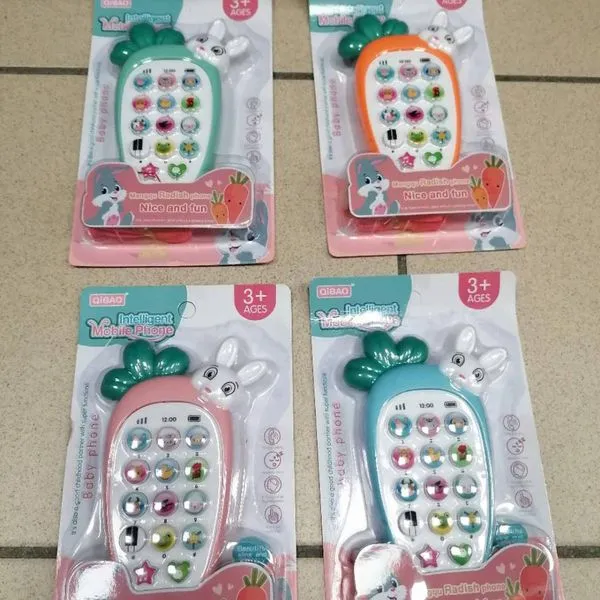 Zabawki Telefoniki dla dzieci 3+ z motywem królika i marchewki