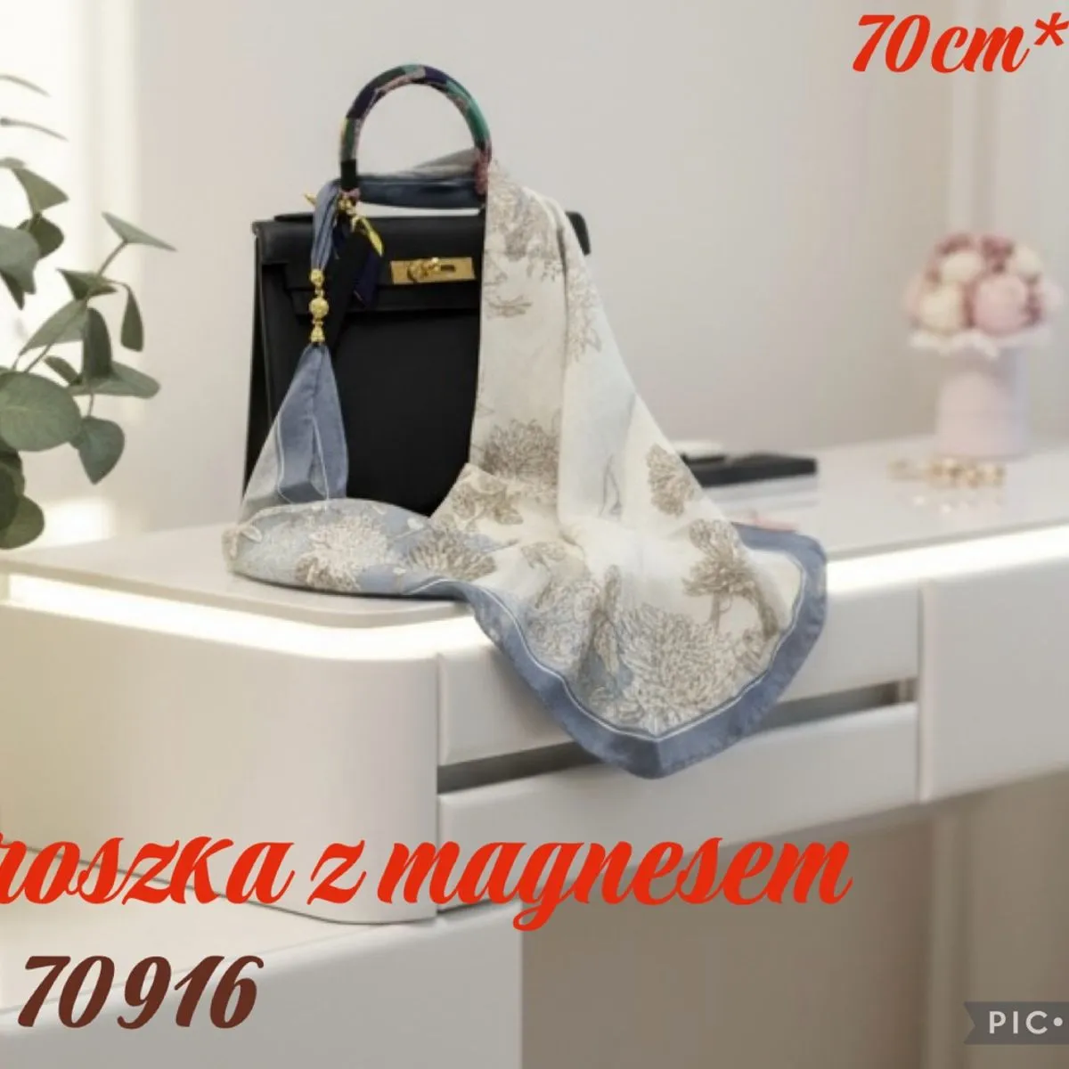 Chusta Damska 70cm x 70cm Gavroszka z magnezem