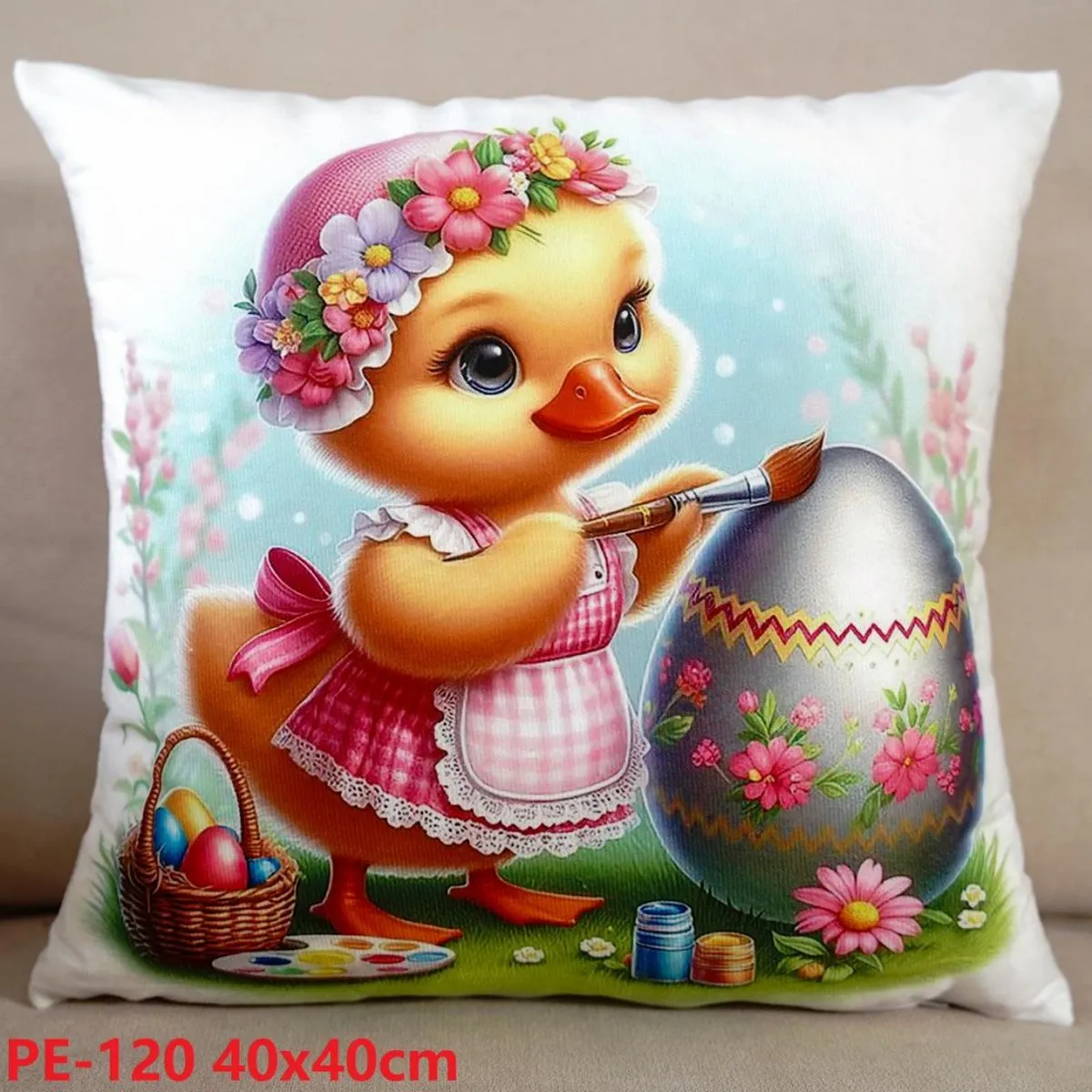 Poszewki Wielkanoc 40x40 cm z kurczakiem malującym pisankę