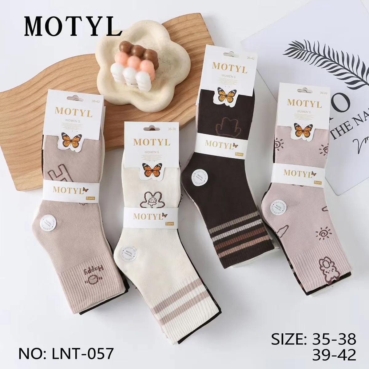 Skarpetki damskie Motyl z nadrukami beżowe/czarne roz. 35-38/39-42