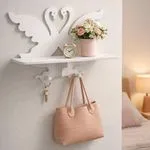 Biała półka ścienna dekoracyjna ze skrzydłami łabędzia