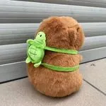 Maskotka Pluszowa Kapibara 30cm z Plecakiem Żółwiem
