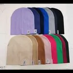 Czapka damska prążkowana beanie z naszywką F - mix kolorów 10szt