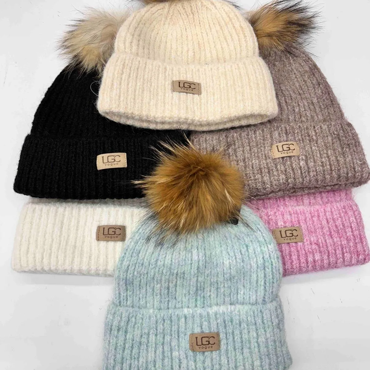 Czapki zimowe damskie z pomponem LGC Vogue 12szt