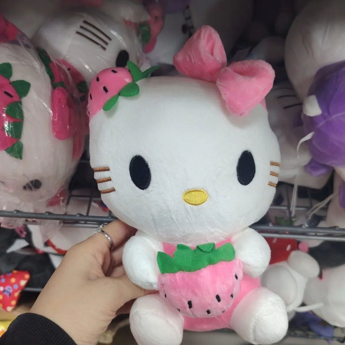 Maskotka Pluszowa Hello Kitty ze Truskawką 20cm
