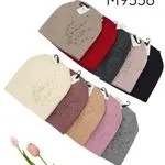 Czapki damskie beanie z haftem M9556, 12 szt