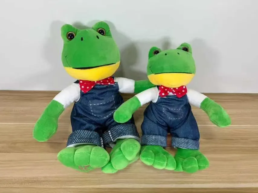 Maskotka Pluszowa Żaba 28cm w Denimowym Kombinezonie