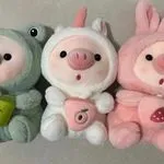 Maskotka Pluszowa Świnka w Przebraniu 25cm - Mix Wzorów