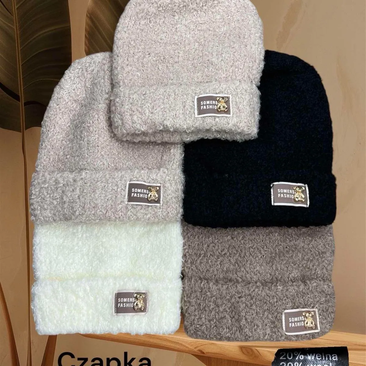 Czapki damskie futrzane beżowe, szare, czarne 20% wełna