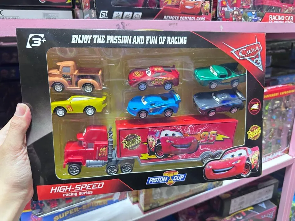 Zestaw Samochodowy Cars 3 - Laweta + 6 Autek Wyścigowych