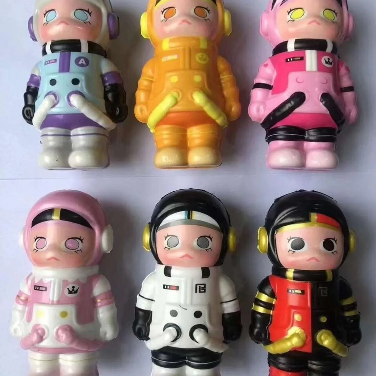 Gniotek Popmart Figurka Astronauta Mix Kolorów 12szt
