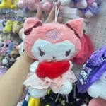 Maskotka Pluszowa Kuromi 23cm Różowa z Sercem i Sukienką
