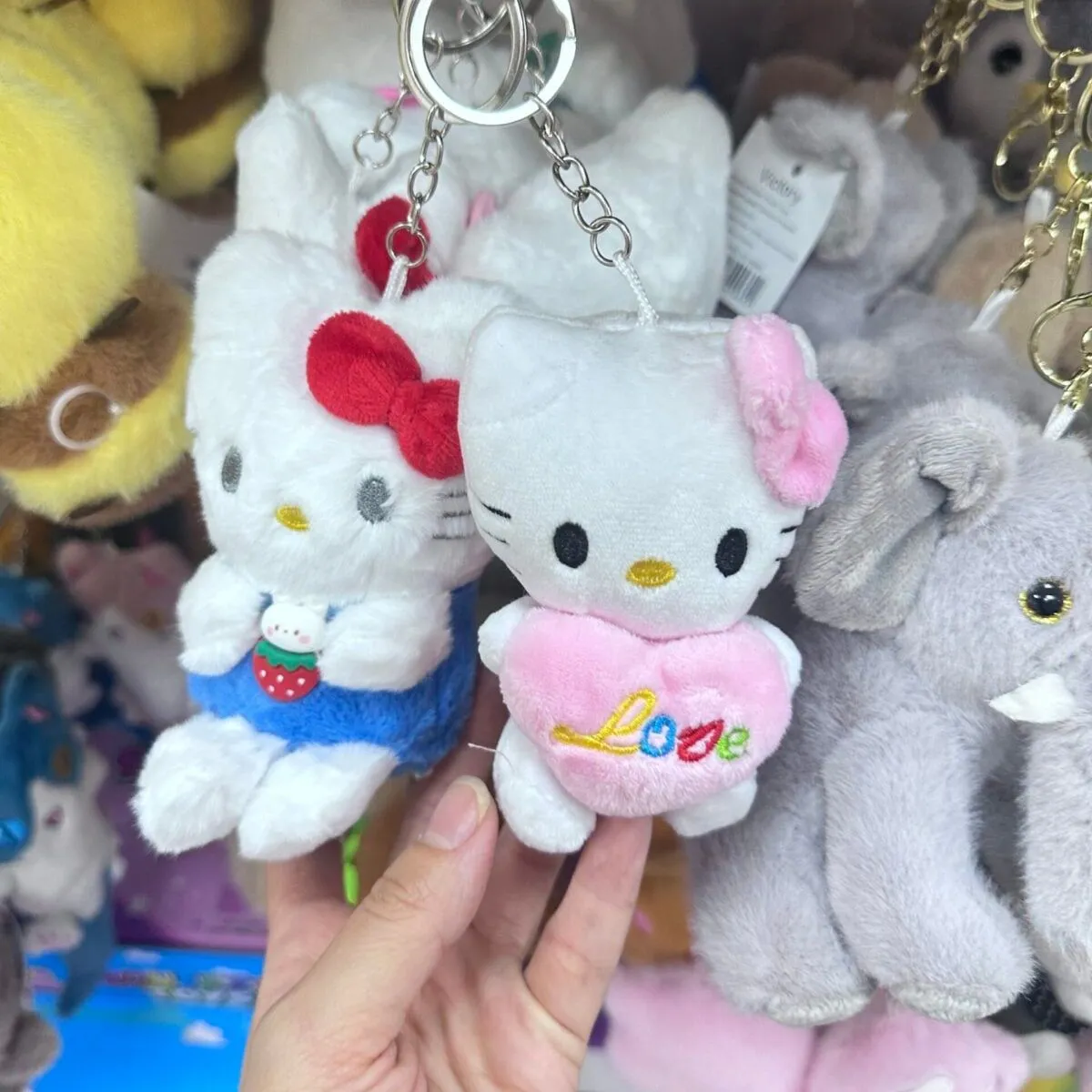 Brelok Pluszowa Maskotka Hello Kitty z Truskawką i Sercem 12 szt.