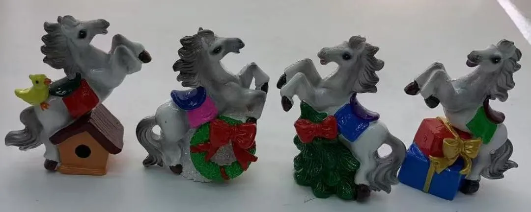 Magnetyczne figurki koników na lodówkę, zestaw 8 szt.