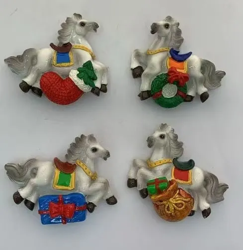 Magnetyczne naklejki na lodówkę Koniki Świąteczne 40 szt.