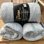 Koc Fashion Home 200x220cm błękitny tłoczony 100% poliester