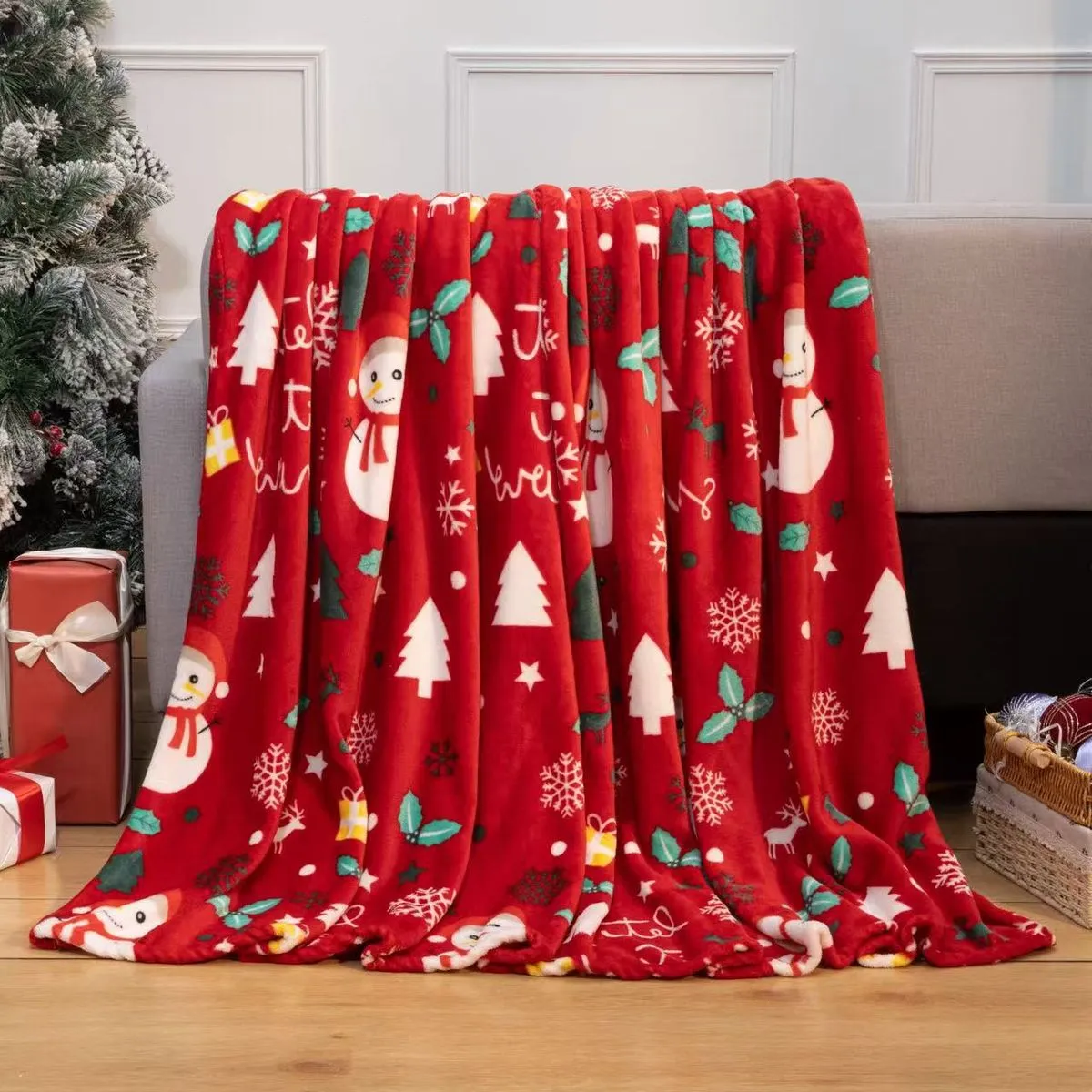 Koce świąteczne 160x200cm czerwone z motywem zimowym