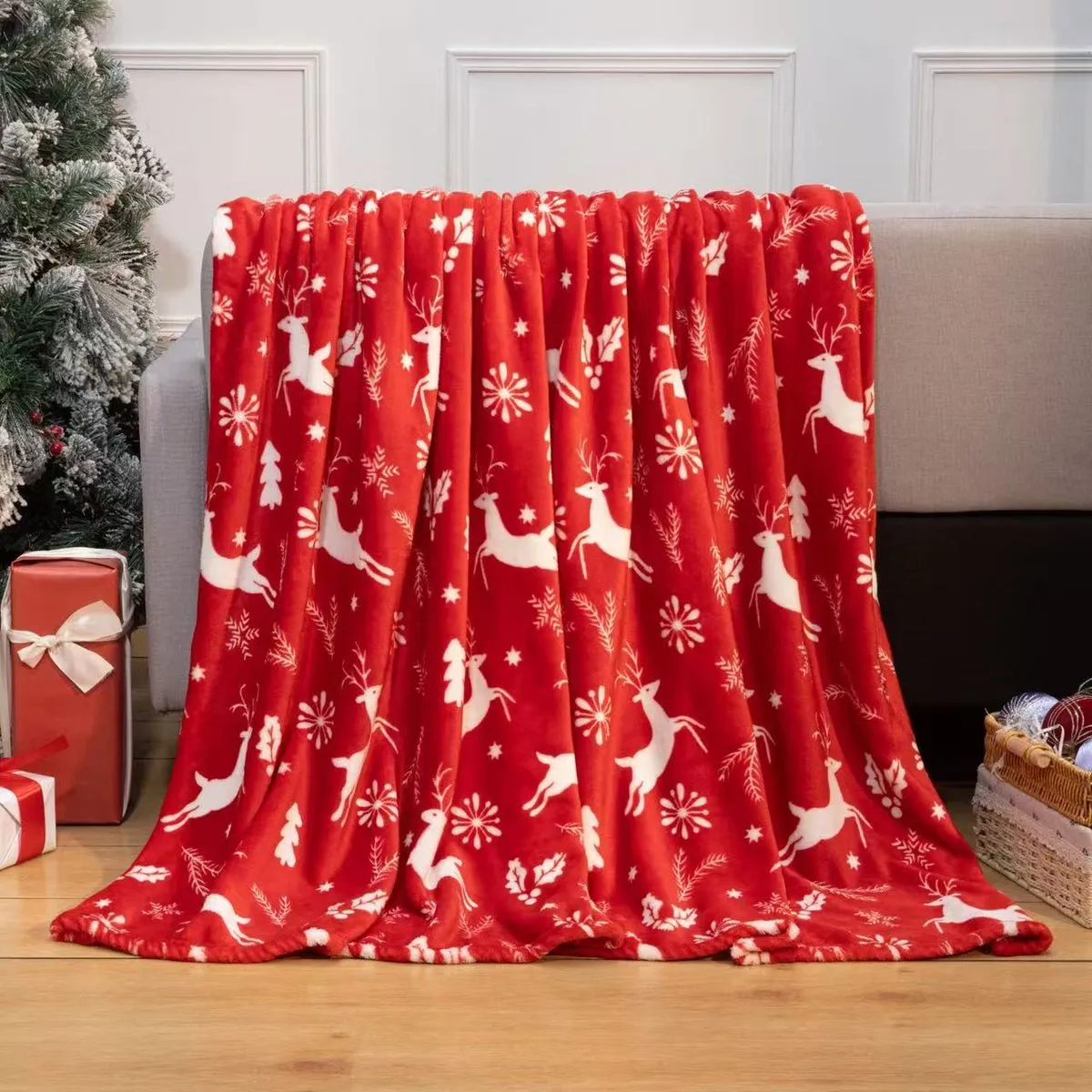 Koce świąteczne 160x200cm czerwone z reniferami