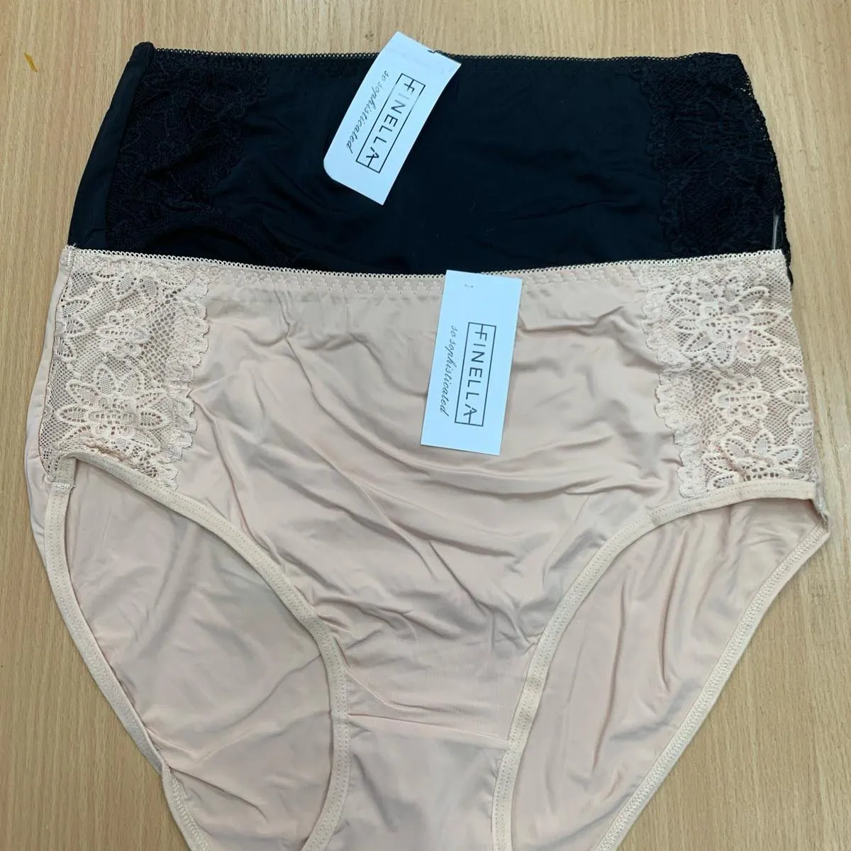 Majki damskie koronkowe beżowy i czarny Size Free No 9119