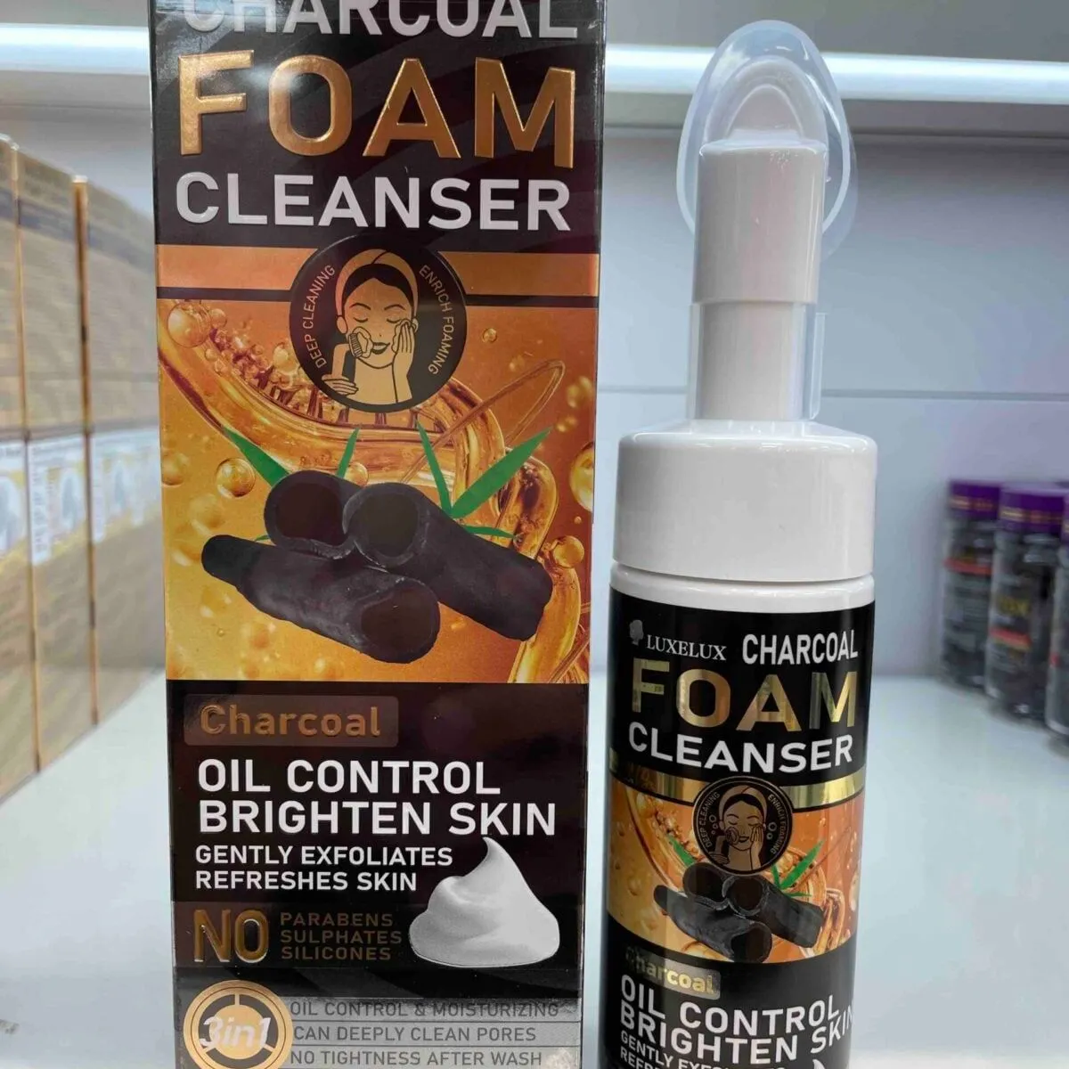 Pianka oczyszczająca LUXELUX Charcoal Foam Cleanser
