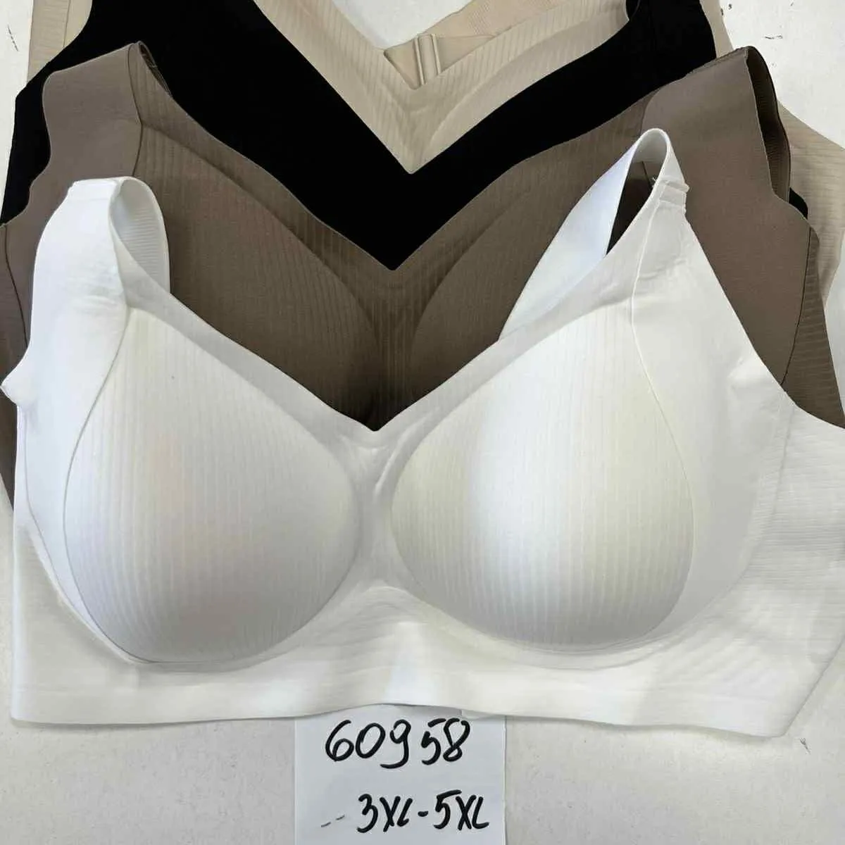 Biustonosze damskie bezszwowe 3XL-5XL, kod 60358