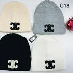 Czapki damskie beanie z aplikacją CC, 4 kolory