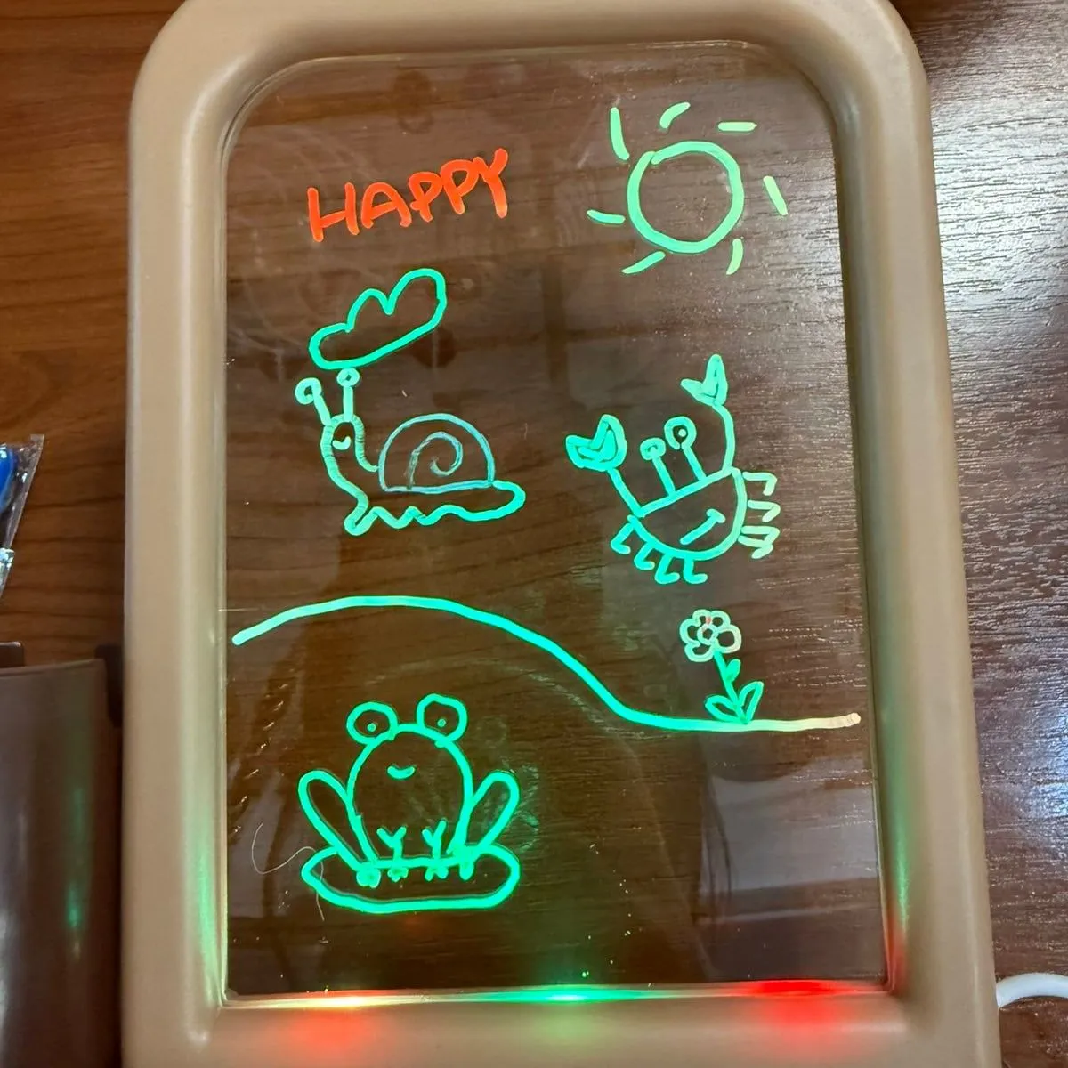 Tablica świetlna LCD z podświetleniem RGB i długopisami