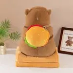 Maskotka miś z kocykiem i plecakiem burger