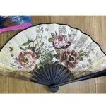 Wachlarz ręczny 26.50cm, elegancki wzór kwiatowy, czarny stelaż