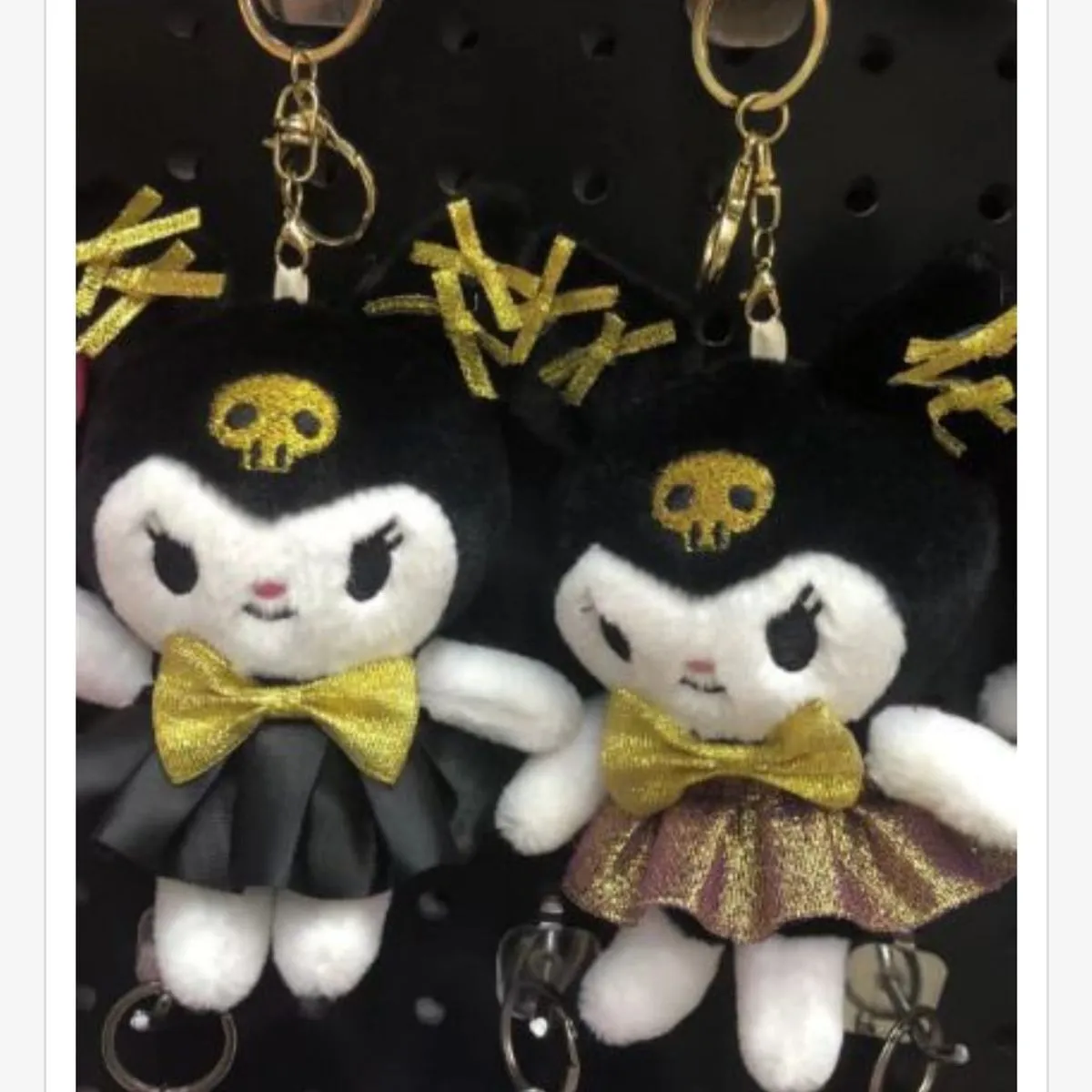 Maskotka Brelok Kuromi - Pluszowa Zawieszka ze Złotą Kokardą