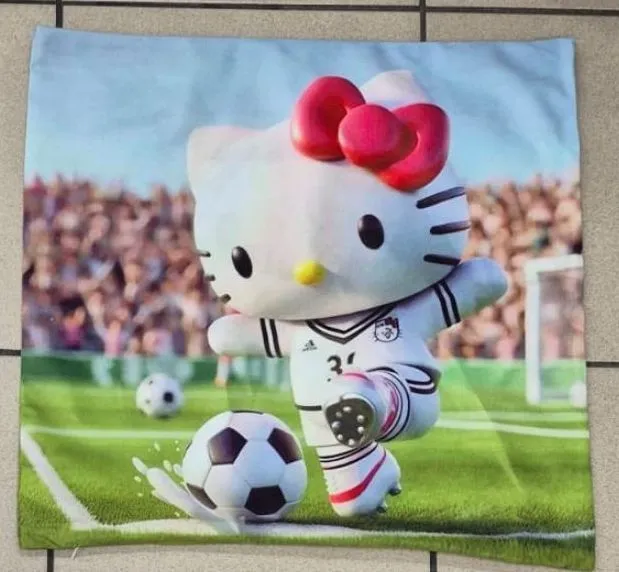 Poszewki 40x40 cm Hello Kitty piłka nożna