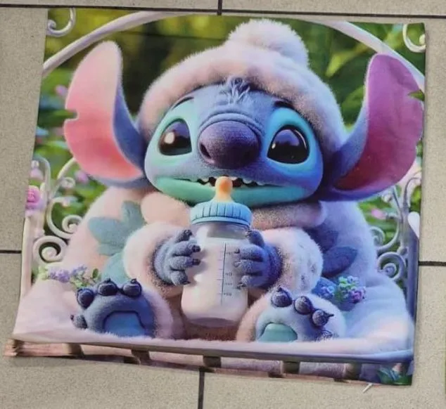Poszewki 40x40 cm Stitch z butelką Lilo & Stitch