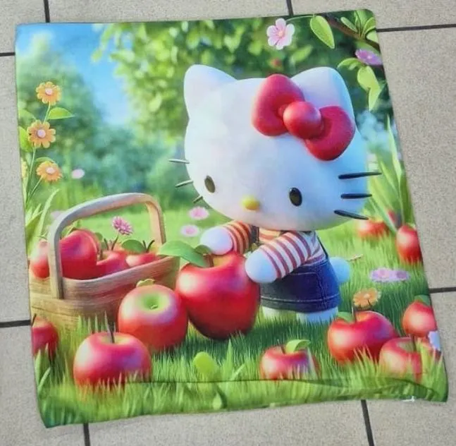 Poszewki 40/40 Hello Kitty z jabłkami