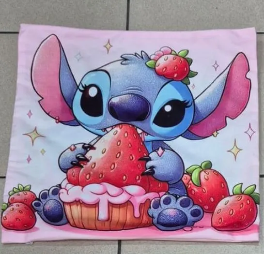 Poszewki 40x40 cm Stitch z truskawkami Lilo & Stitch