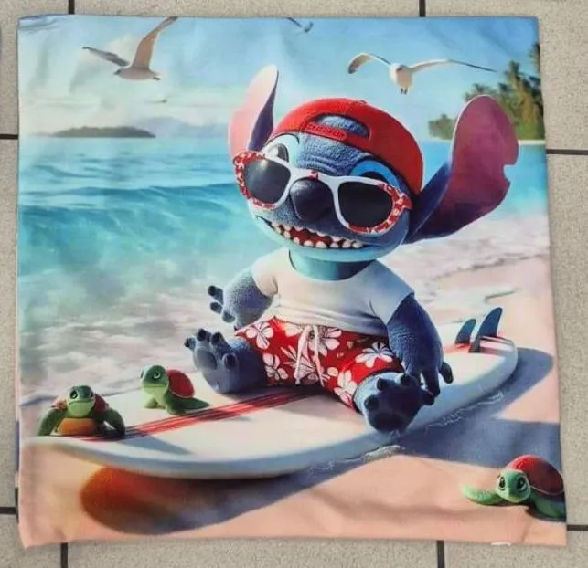 Poduszki 40x40 cm Stitch Lilo & Stitch na desce surfingowej