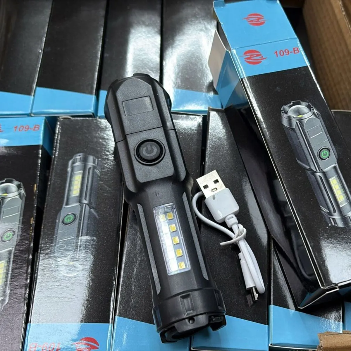 Latarka LED na USB z zoomem 10W