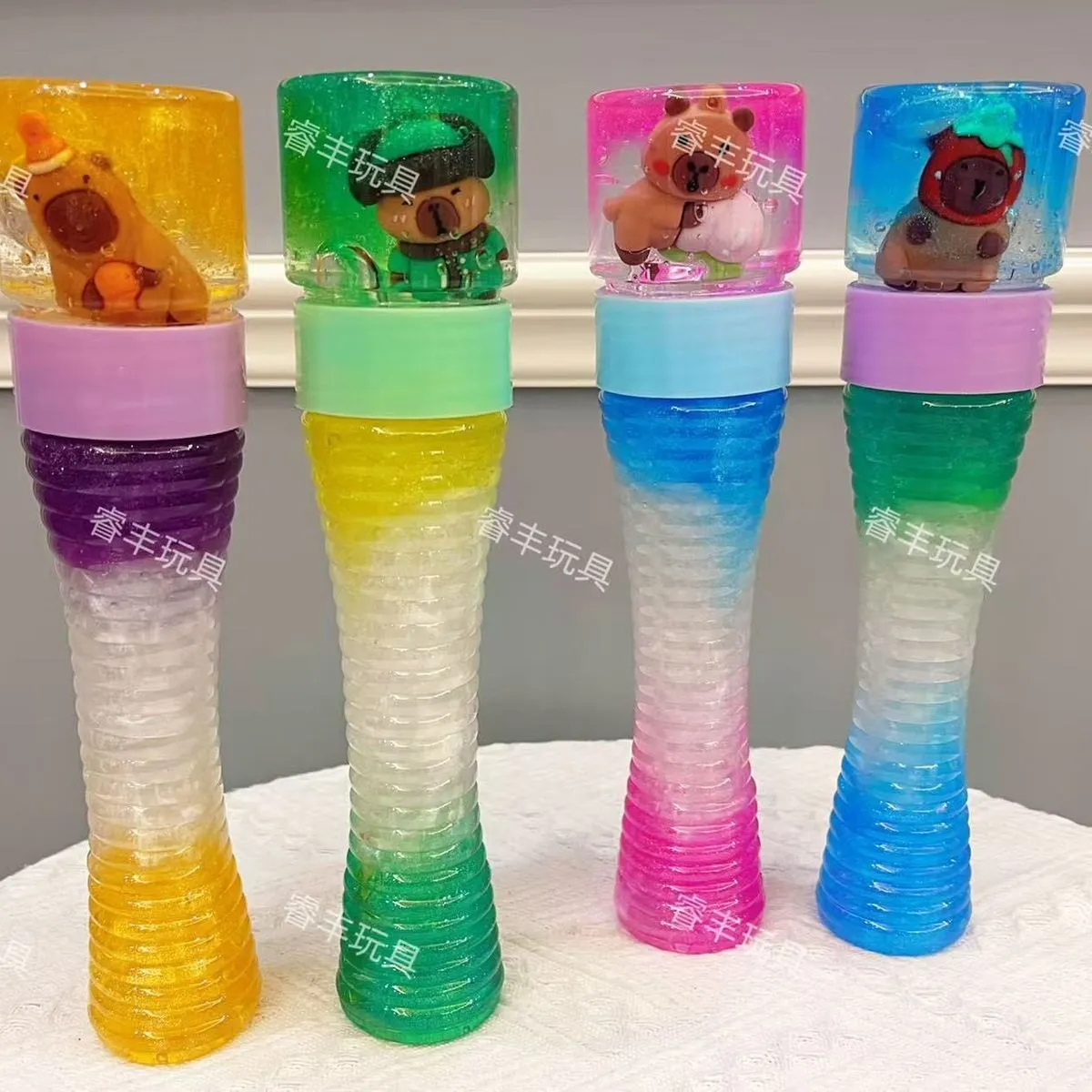 Zabawki Slime Kapibara w tubie z figurką, brokatowy, 12 szt.