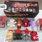 Zabawki Stranger Things 5 - figurki mini, 8 szt w opakowaniu