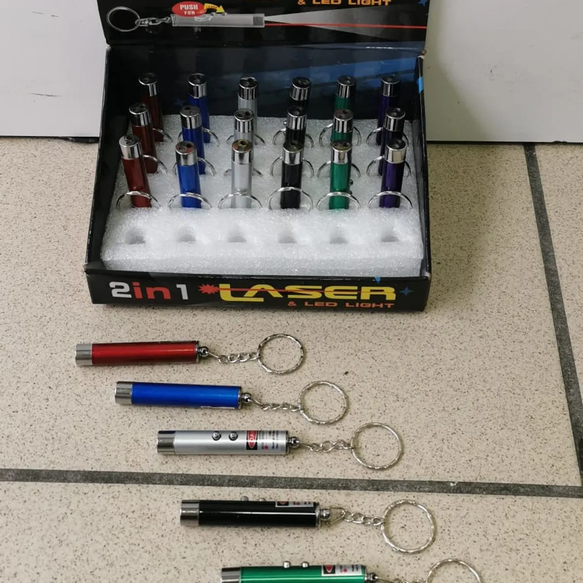 Zabawka Laser 2w1 z breloczkiem