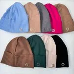 Czapki damskie beanie z ozdobą, 8 kolorów