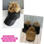 Czapki damskie z pomponem eko skóra 7708 camel/black