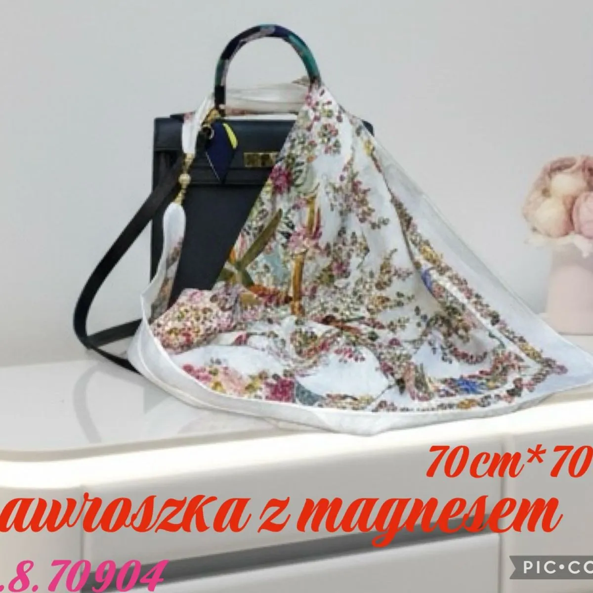 Chusta damska jedwabna 70x70cm wzorzysta biała