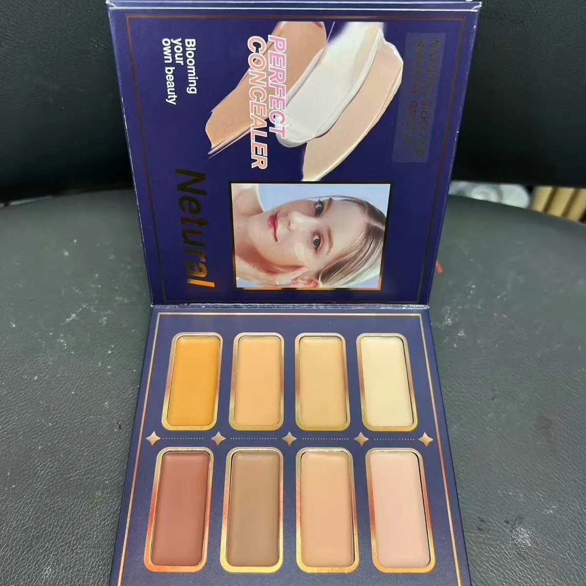 Paleta korektorów Natural Blooming Concealer 8 odcieni