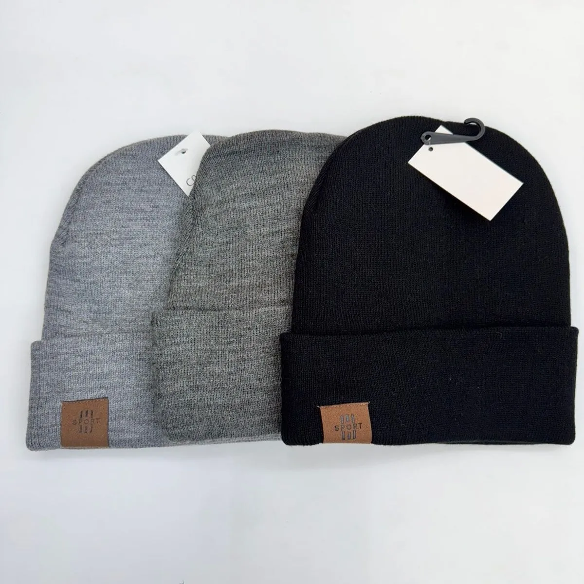 Czapki beanie damskie szare i czarne